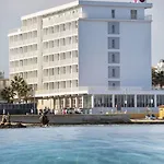 Js Miramar 酒店 坎皮卡福特